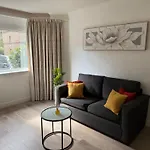 2 Bedroom Flat On Ground Floor In Edinburgh With Parking