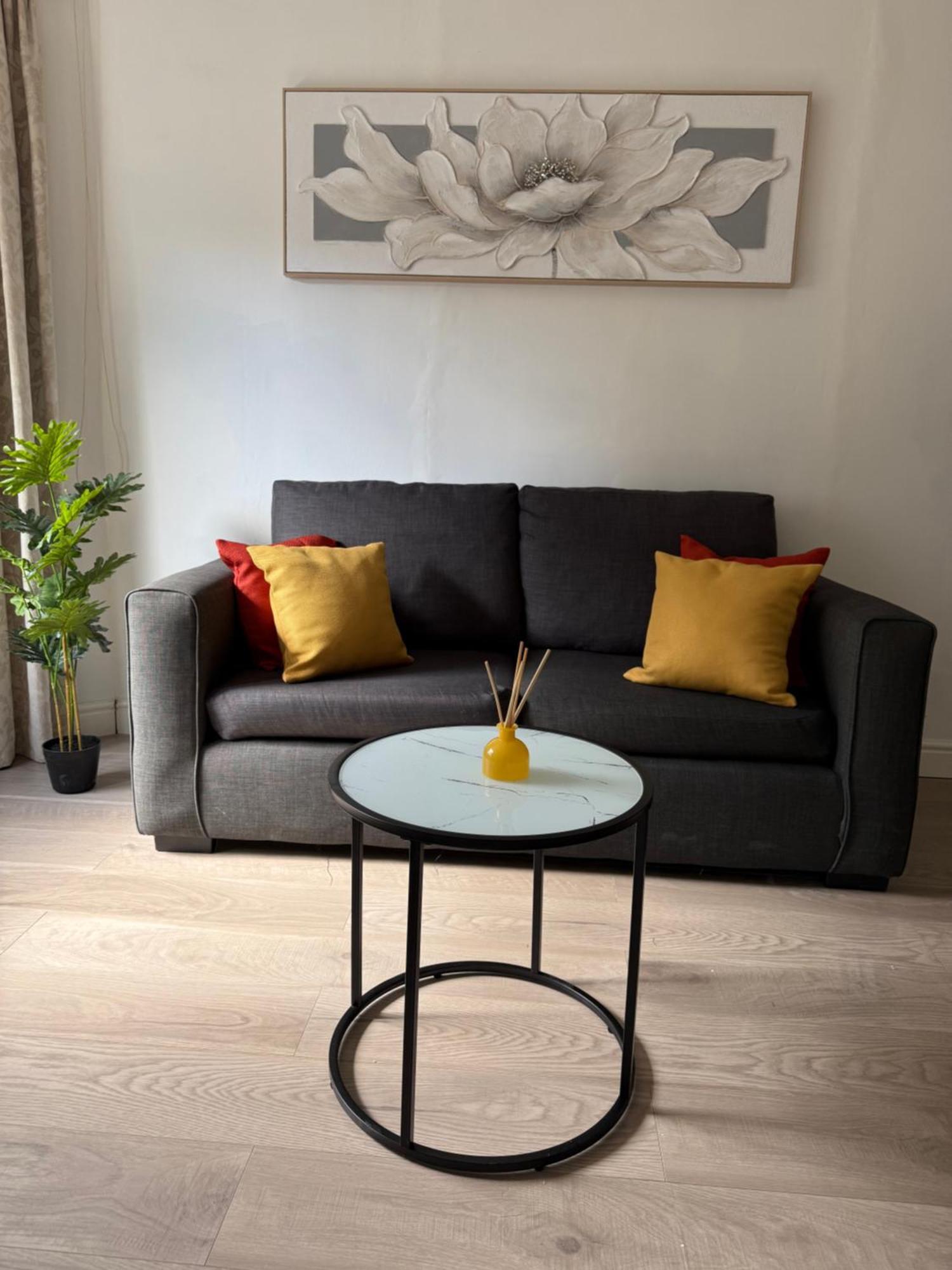 2 Bedroom Flat On Ground Floor In With Parking