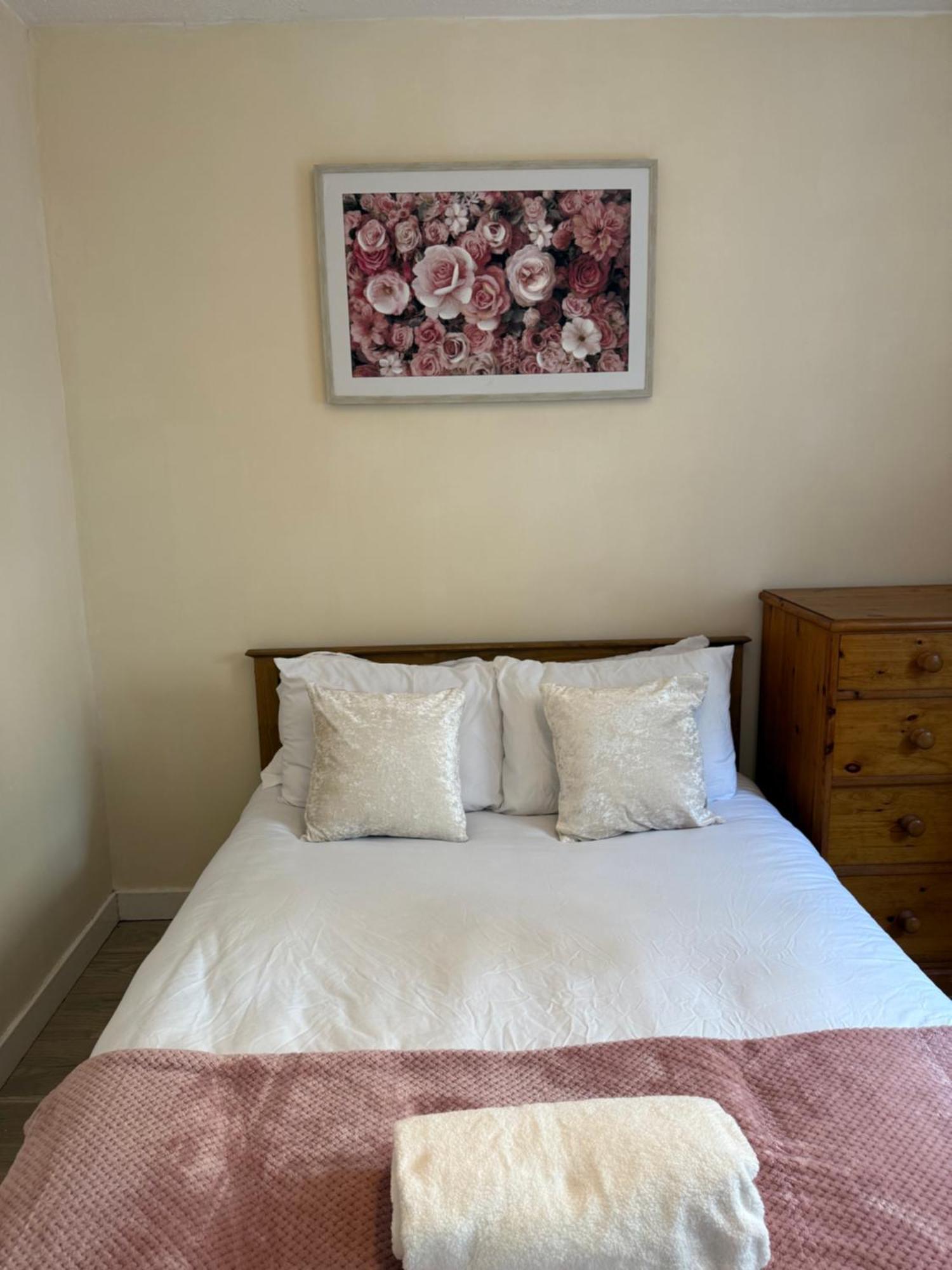 Apartment 2 Bedroom Flat On Ground Floor In With Parking Edinburgh