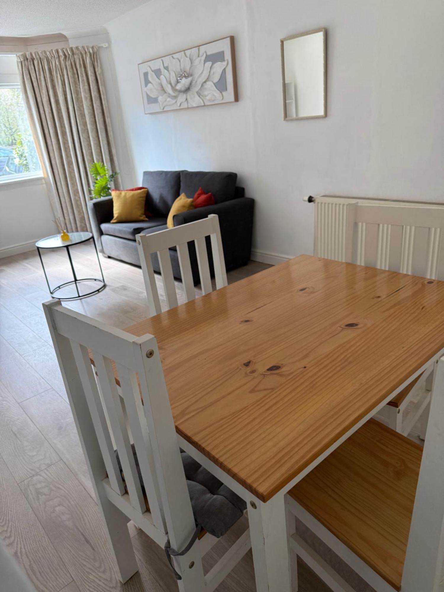 2 Bedroom Flat On Ground Floor In With Parking