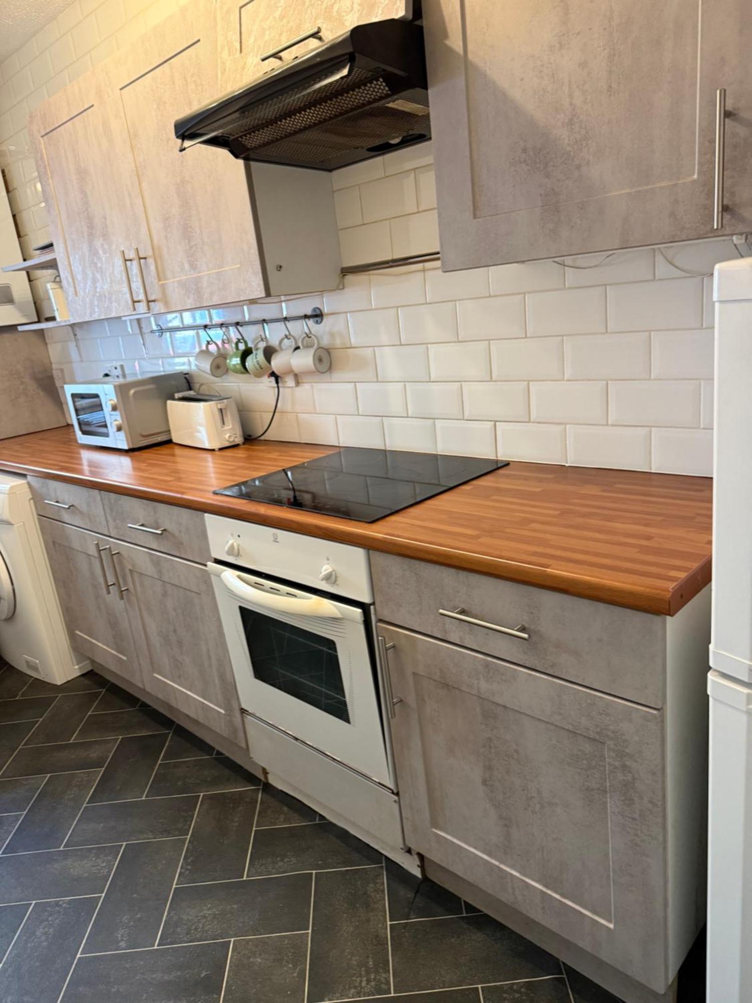 2 Bedroom Flat On Ground Floor In With Parking Apartment